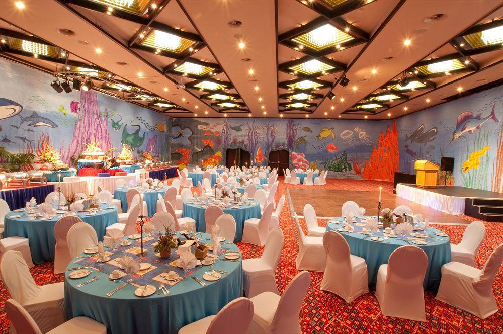 Wild Coast Sun Hotel Порт Едуард Екстериор снимка
