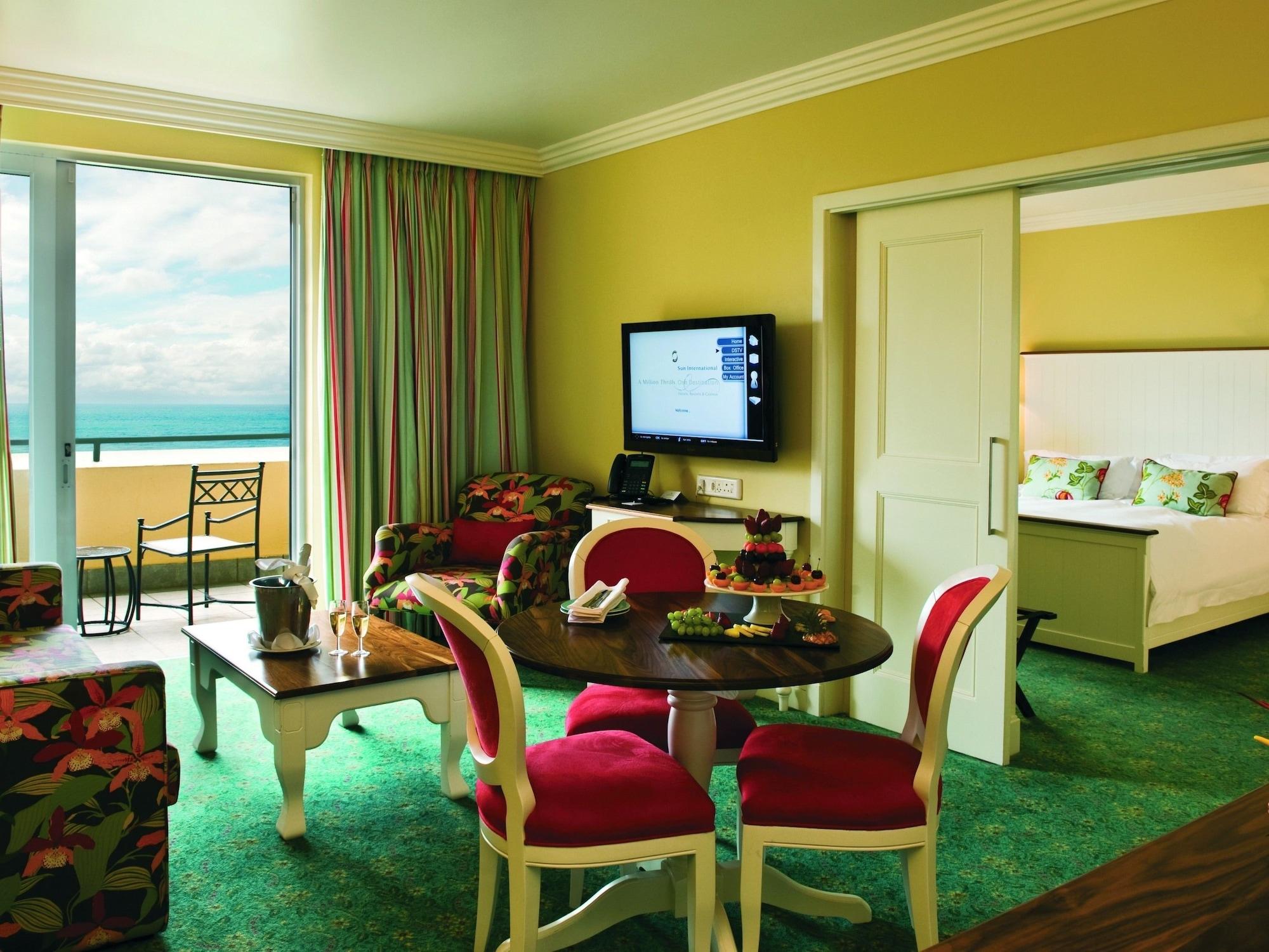 Wild Coast Sun Hotel Порт Едуард Екстериор снимка