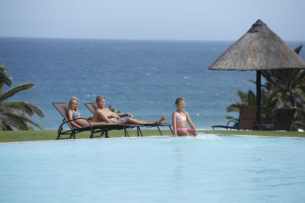 Wild Coast Sun Hotel Порт Едуард Екстериор снимка