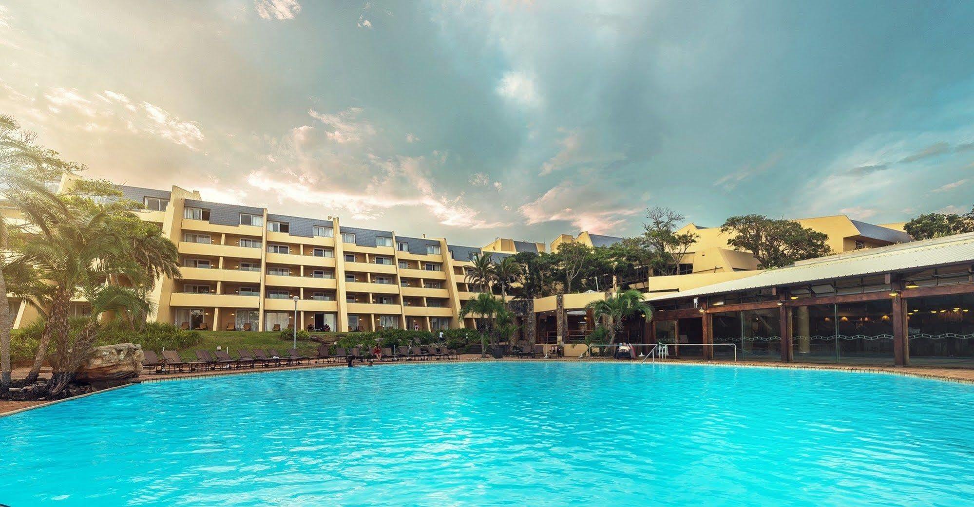 Wild Coast Sun Hotel Порт Едуард Екстериор снимка